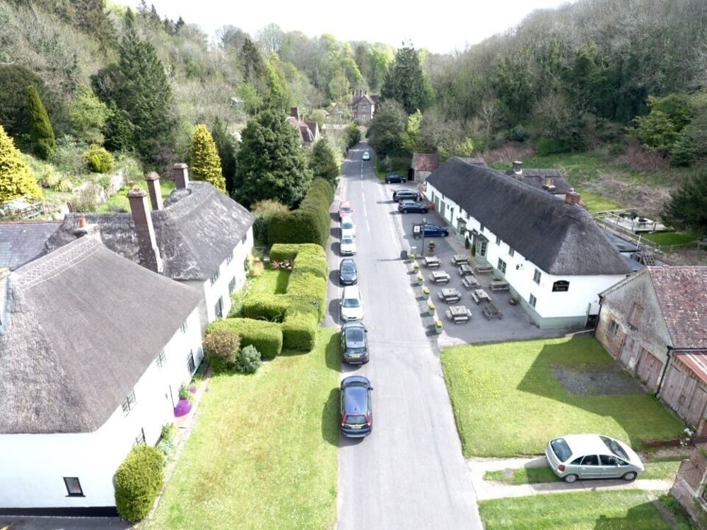 Hotel Hambro Arms Milton Abbas Exterior foto